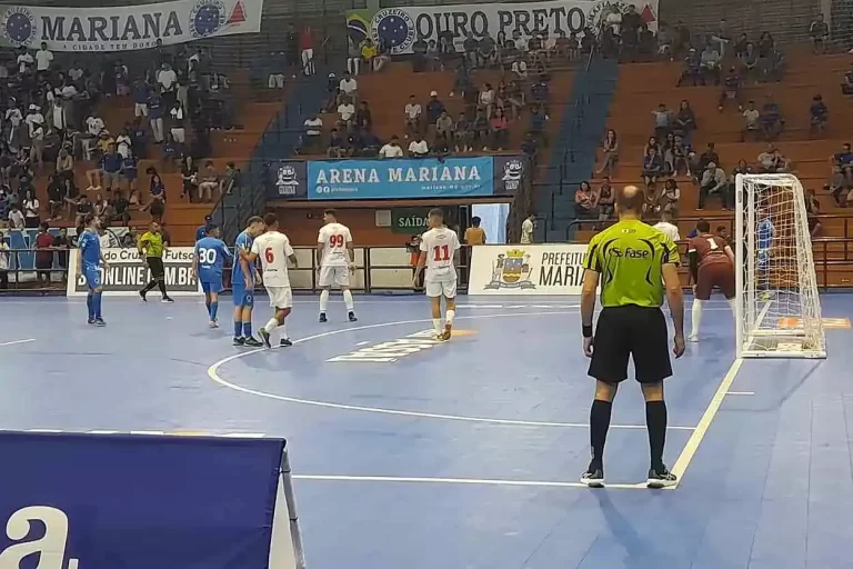 Partida entre Cruzeiro e Barroca foi válida pelo segundo turno do Campeonato Metropolitano de Futsal