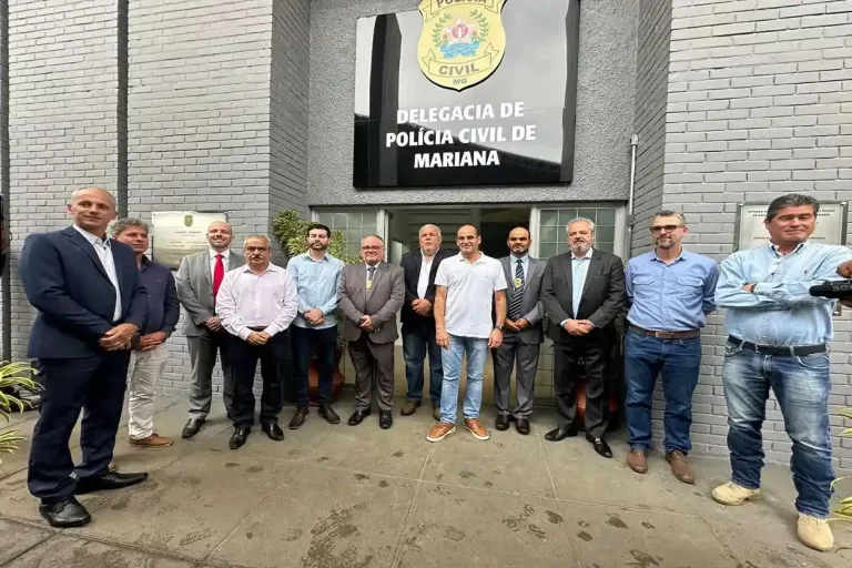 Diversas autoridades, municipais e estaduais, estiveram presentes para a inauguração da nova sede da Polícia Civil, no antigo Fórum da Comarca, no centro da cidade.