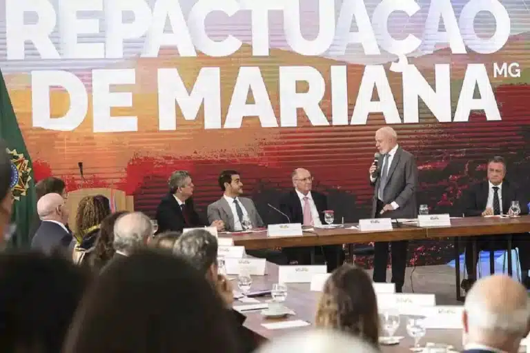 O presidente Lula participa de cerimônia de assinatura do novo acordo de Mariana, para repactuação da reparação dos danos da tragédia de Mariana