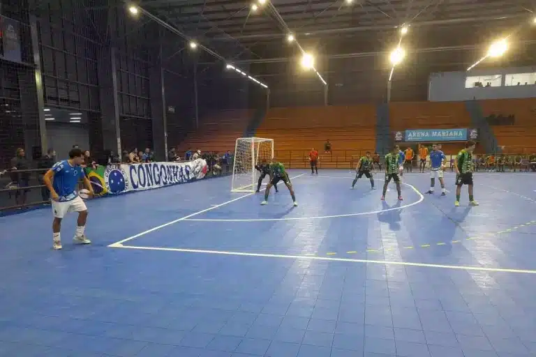 Depois do empate por 3 a 3, o América Futsal depende apenas de nova igualdade para chegar à final do Campeonato Metropolitano