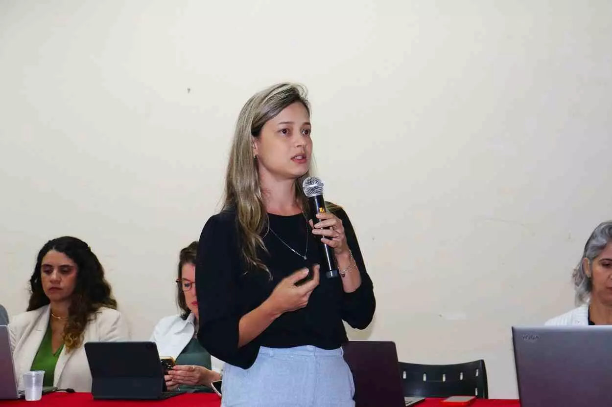 Como na audiência anterior, a apresentação do projeto da BR-356 foi feita por Fernanda Alen Gonçalves da Silva, subsecretária de Concessões e Parcerias