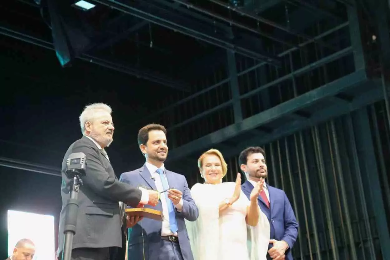 Celso Cota, Juliano Duarte, Sônia Azzi e Cristiano Vilas Boas em cena rara de confraternização de adversários políticos em Mariana