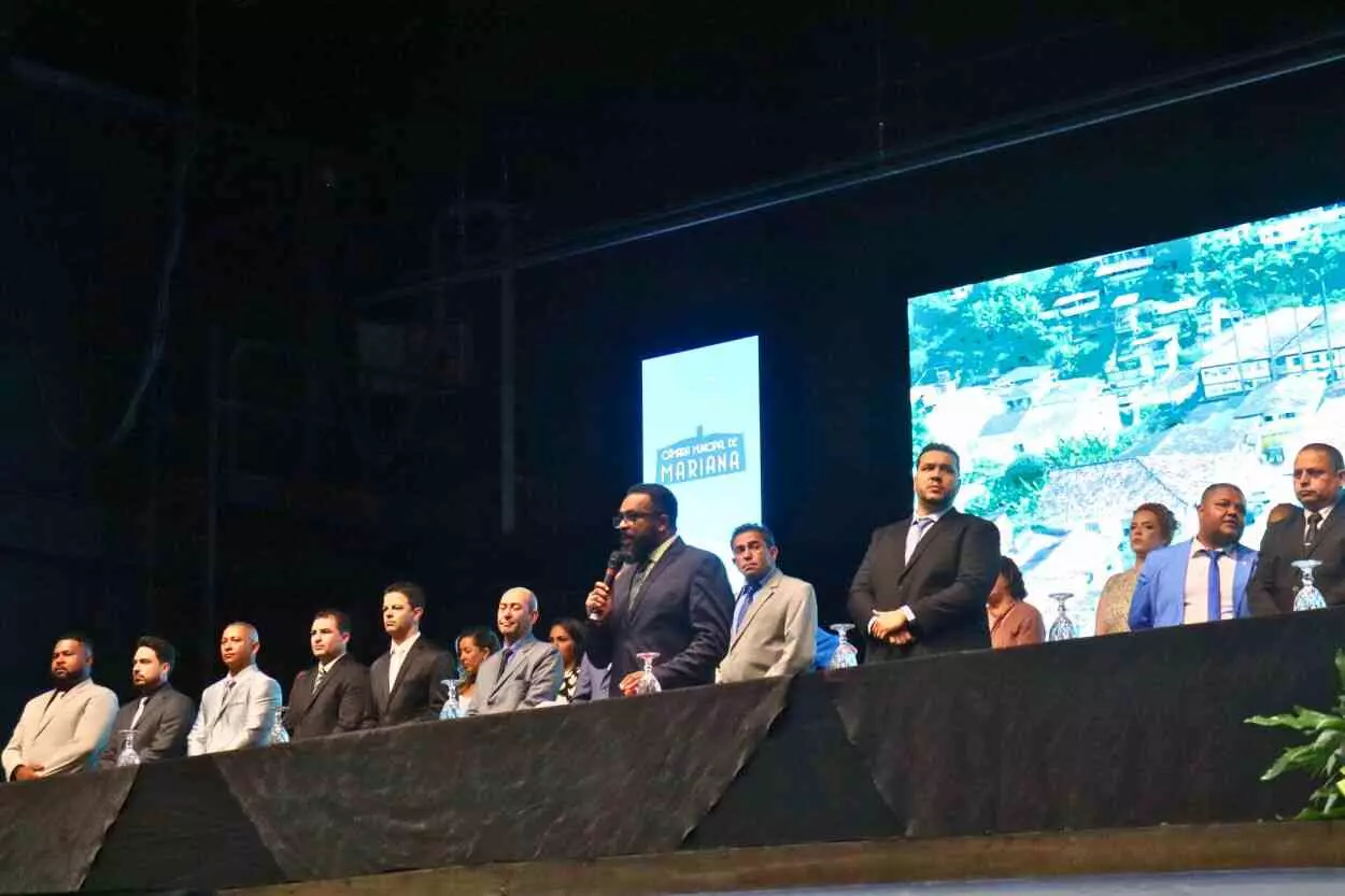 Como candidato com maior número de votos, Ronaldo Bento (PSDB) conduziu a cerimônia de posse dos vereadores e eleição da Mesa Diretora da Câmara Municipal de Mariana