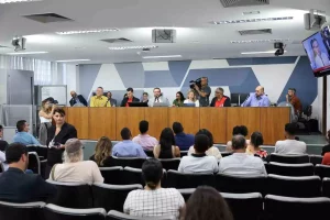 Reunião da Comissão de Participação da Assembleia Legislativa de Minas Gerais teve participação de representantes do poder público e de entidades da sociedade civil para discussão do modelo de concessão da BR-356