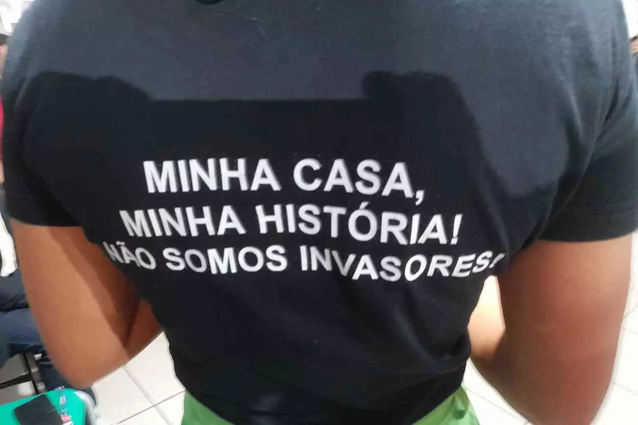 Camiseta do movimento dos moradores ressalta a antiguidade da existência da Vila São Vicente